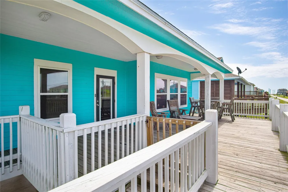 988 Gulf Road Crystal Beach, TX 77650