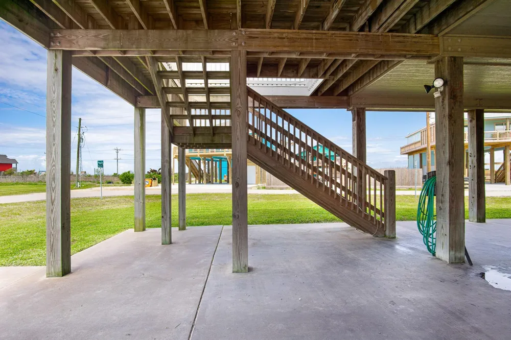 988 Gulf Road Crystal Beach, TX 77650