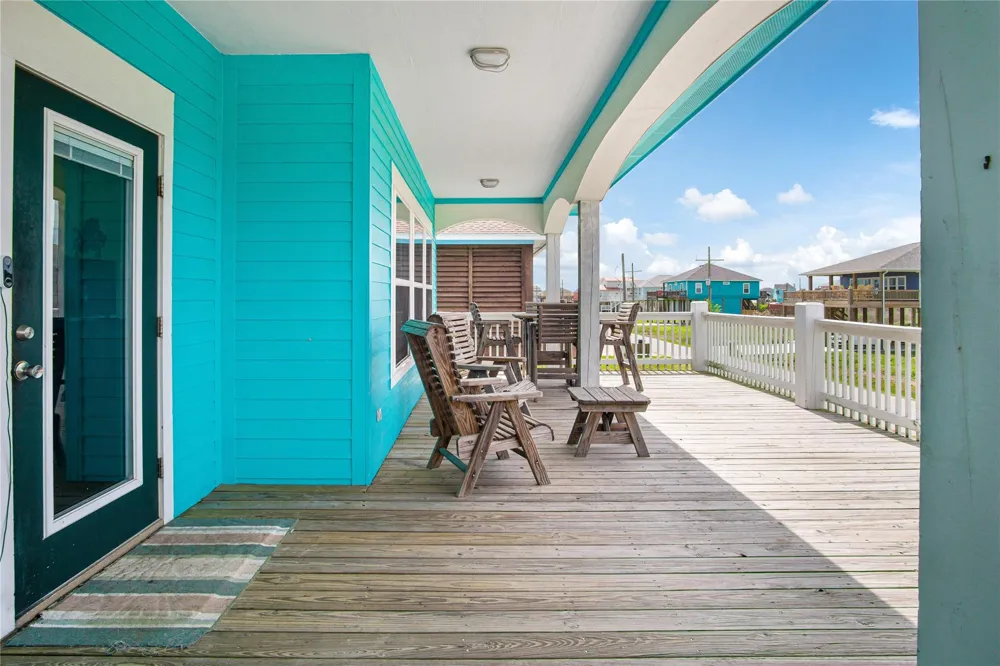 988 Gulf Road Crystal Beach, TX 77650