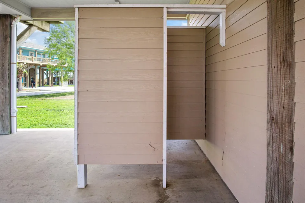 988 Gulf Road Crystal Beach, TX 77650