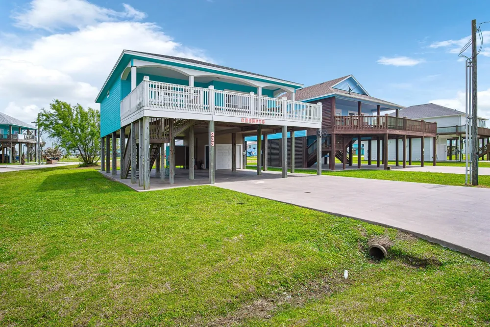 988 Gulf Road Crystal Beach, TX 77650