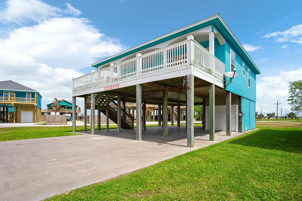 988 Gulf Road Crystal Beach, TX 77650