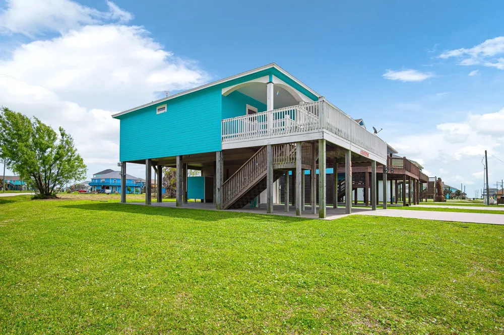 988 Gulf Road Crystal Beach, TX 77650