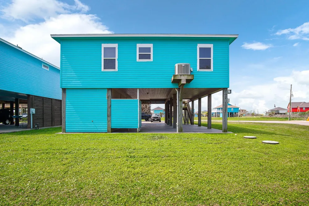 988 Gulf Road Crystal Beach, TX 77650