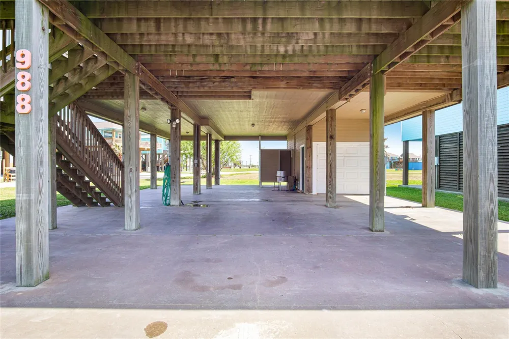 988 Gulf Road Crystal Beach, TX 77650