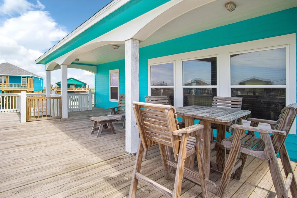 988 Gulf Road Crystal Beach, TX 77650
