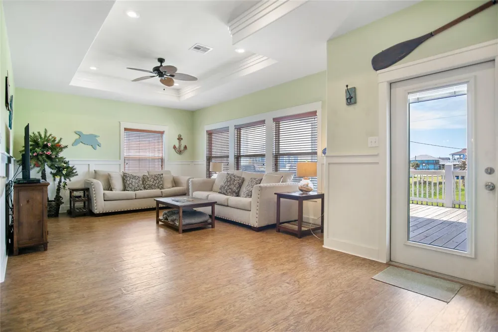 988 Gulf Road Crystal Beach, TX 77650