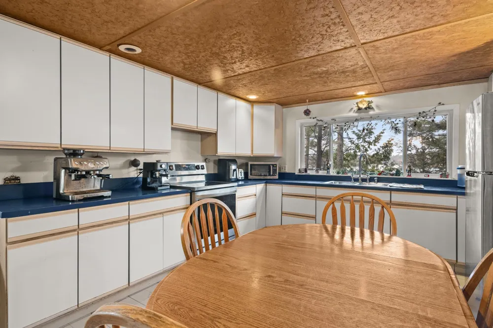 4411 Lakeview Trail East Bay Township, MI 49696