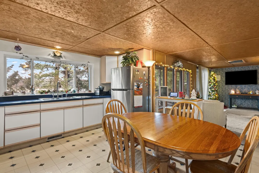 4411 Lakeview Trail East Bay Township, MI 49696