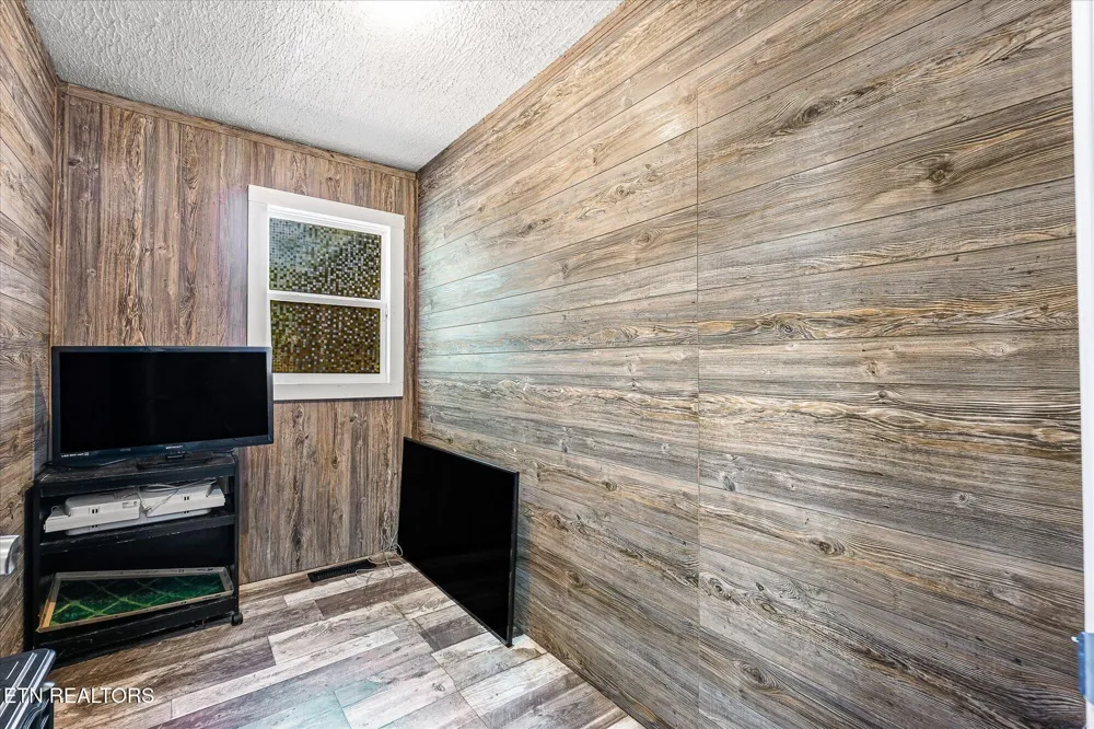 111 Guffey Lane Jamestown, TN 38556