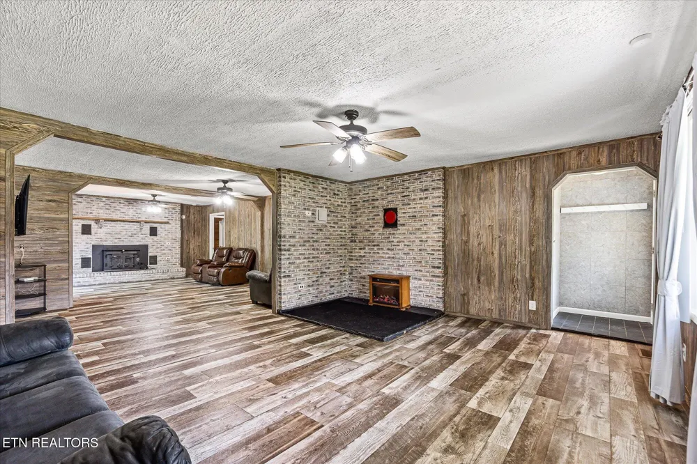111 Guffey Lane Jamestown, TN 38556