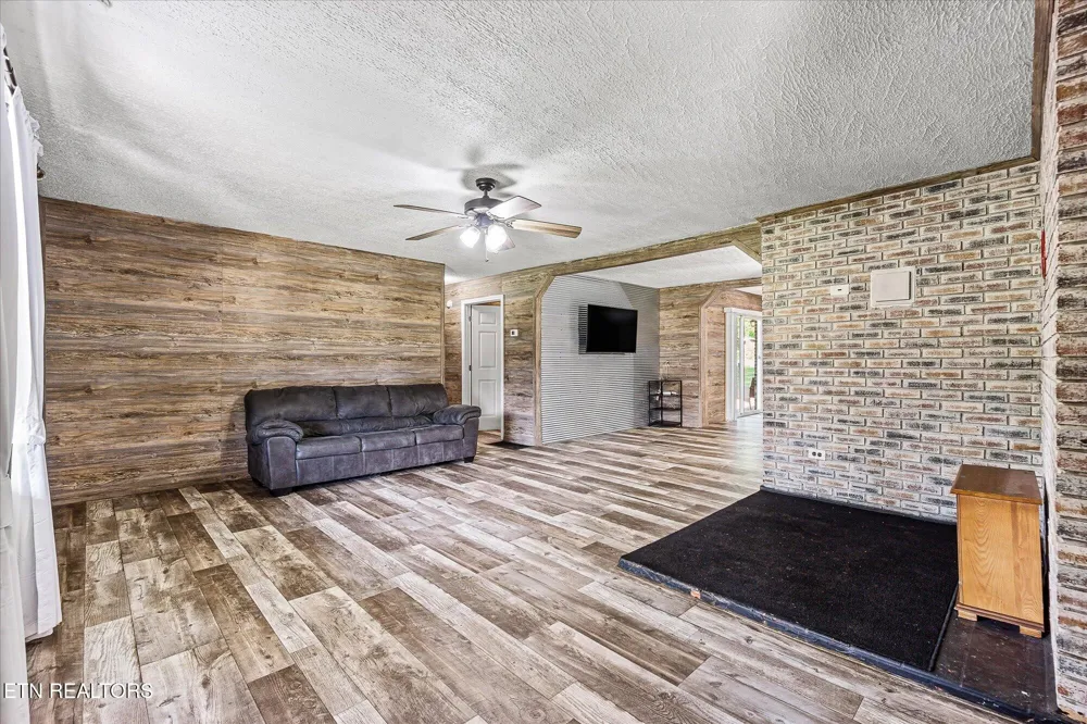 111 Guffey Lane Jamestown, TN 38556