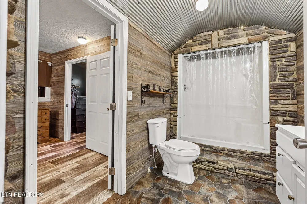 111 Guffey Lane Jamestown, TN 38556