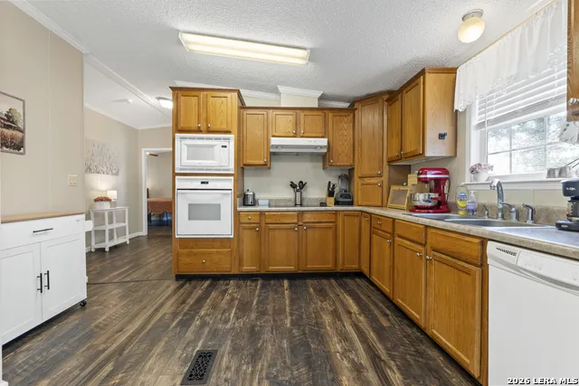 111 LONGHORN RD Stockdale, TX 78160