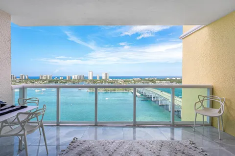 2640 Lake Shore Drive #2112
