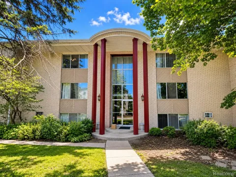33234 Kingslane Court #5