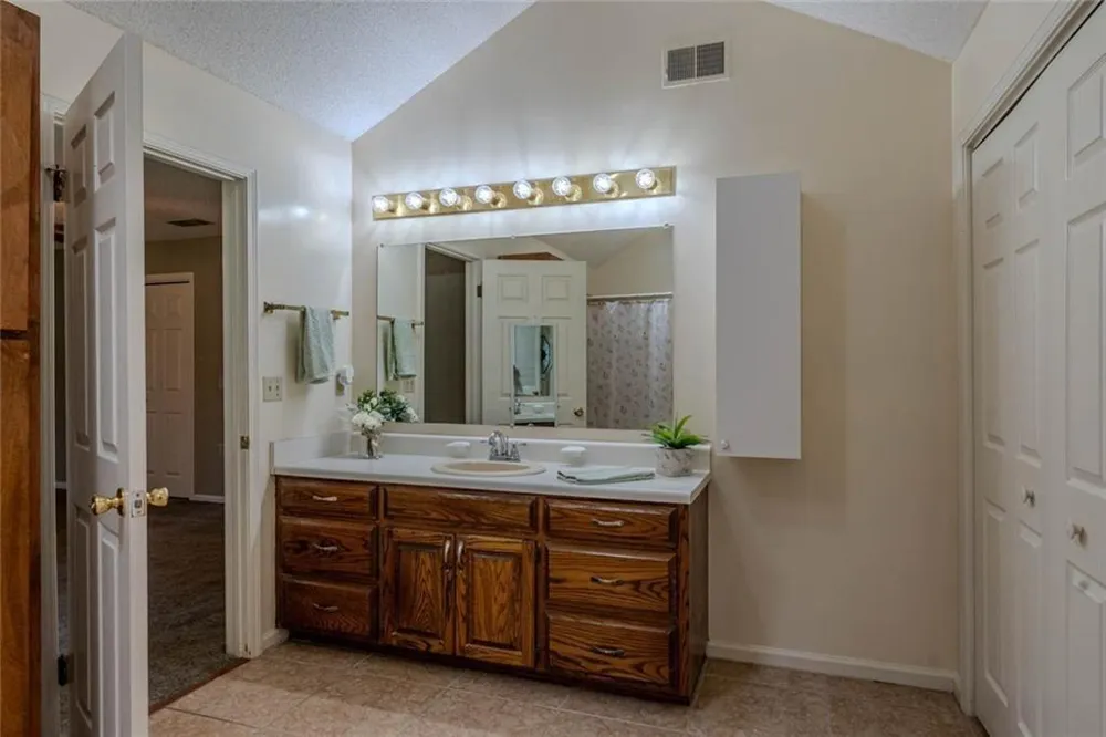 133 English Street E Douglas, GA 31535