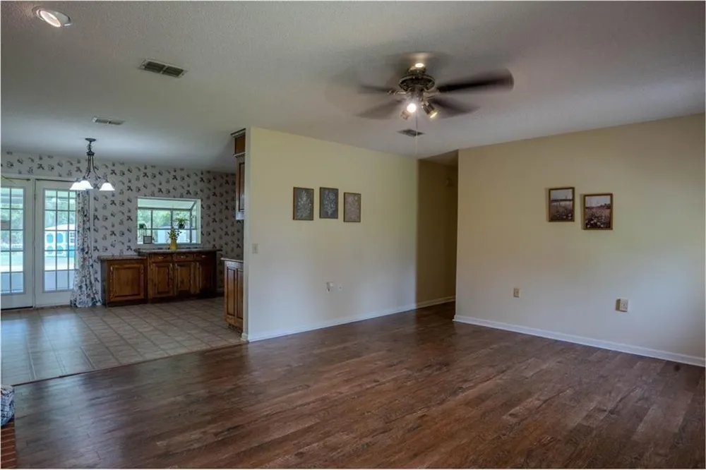133 English Street E Douglas, GA 31535