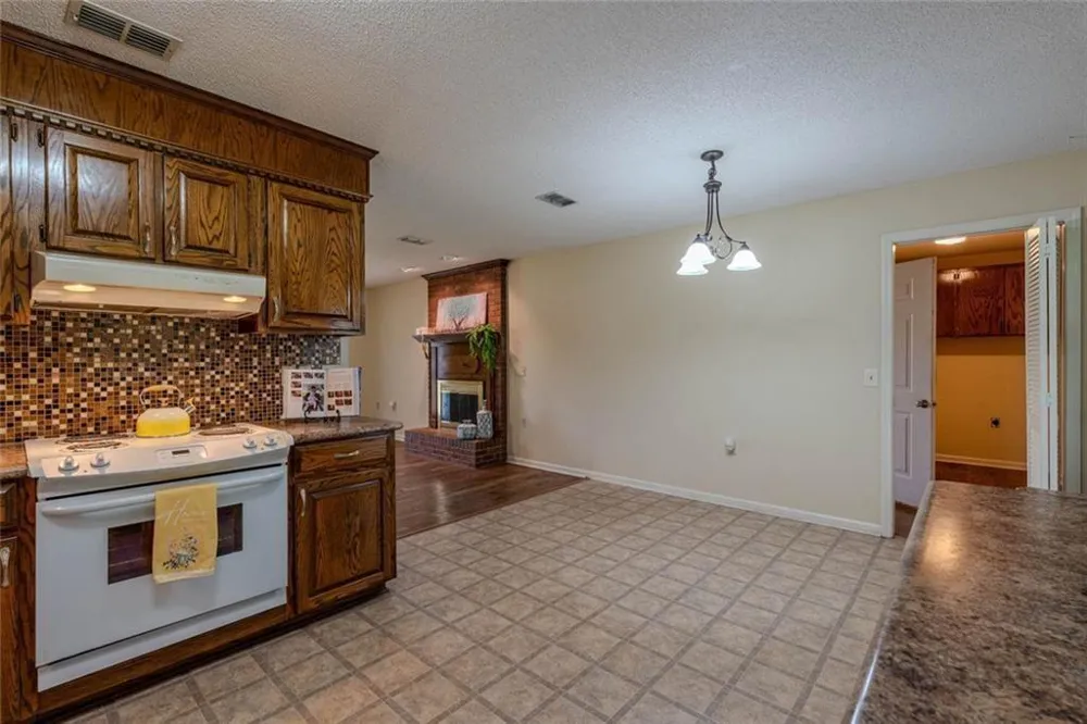 133 English Street E Douglas, GA 31535