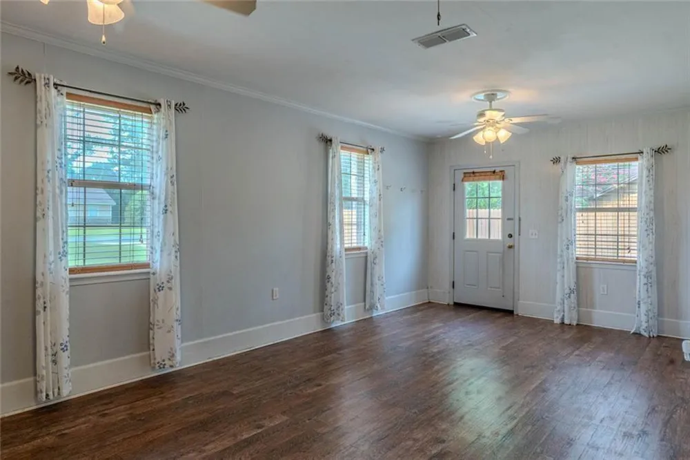 133 English Street E Douglas, GA 31535