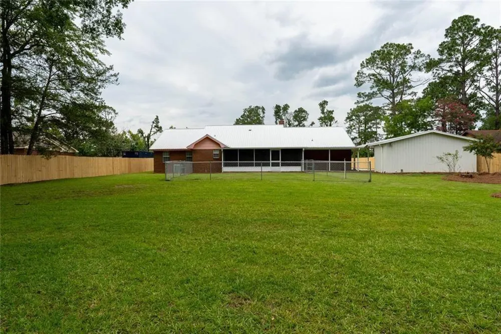 133 English Street E Douglas, GA 31535