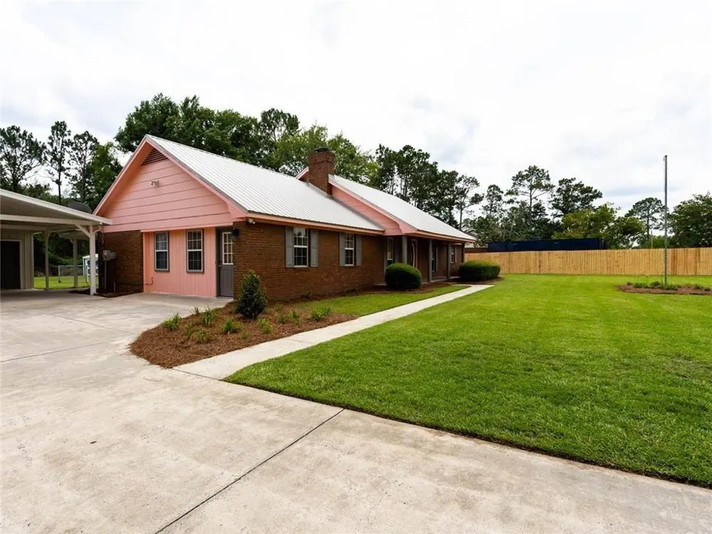 133 English Street E Douglas, GA 31535