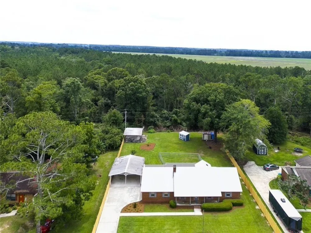 133 English Street E Douglas, GA 31535