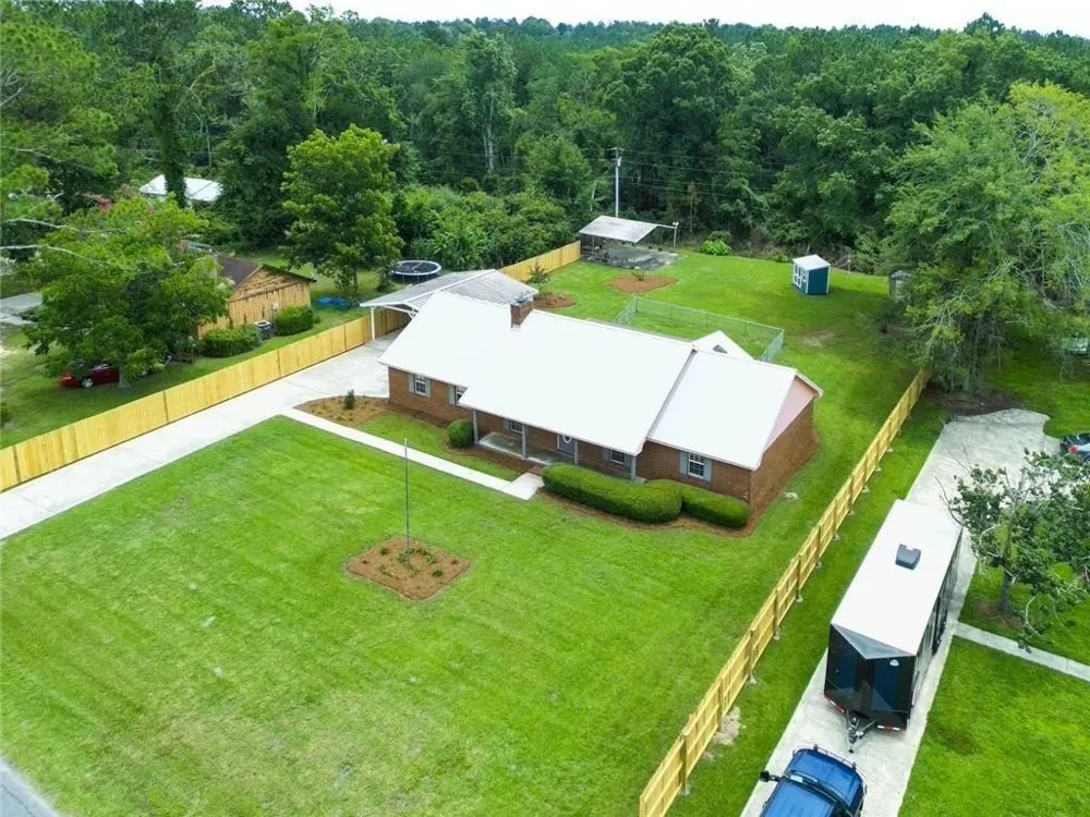 133 English Street E Douglas, GA 31535