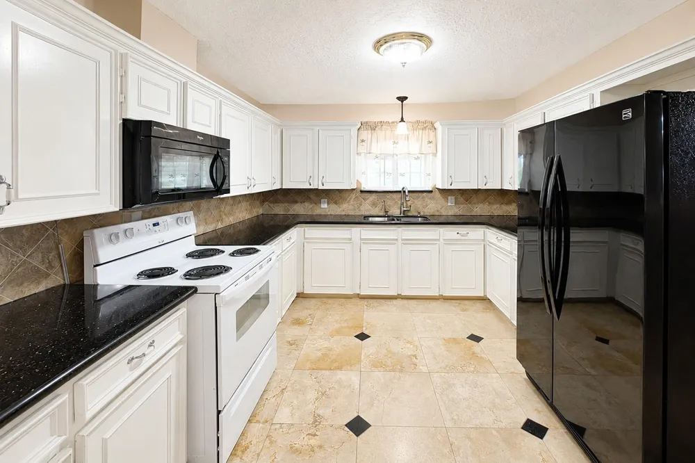 2114 Penny Lake Drive Wallis, TX 77485