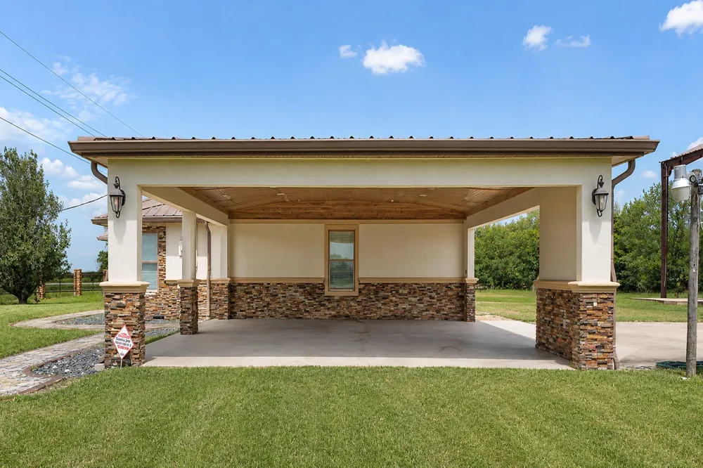2114 Penny Lake Drive Wallis, TX 77485