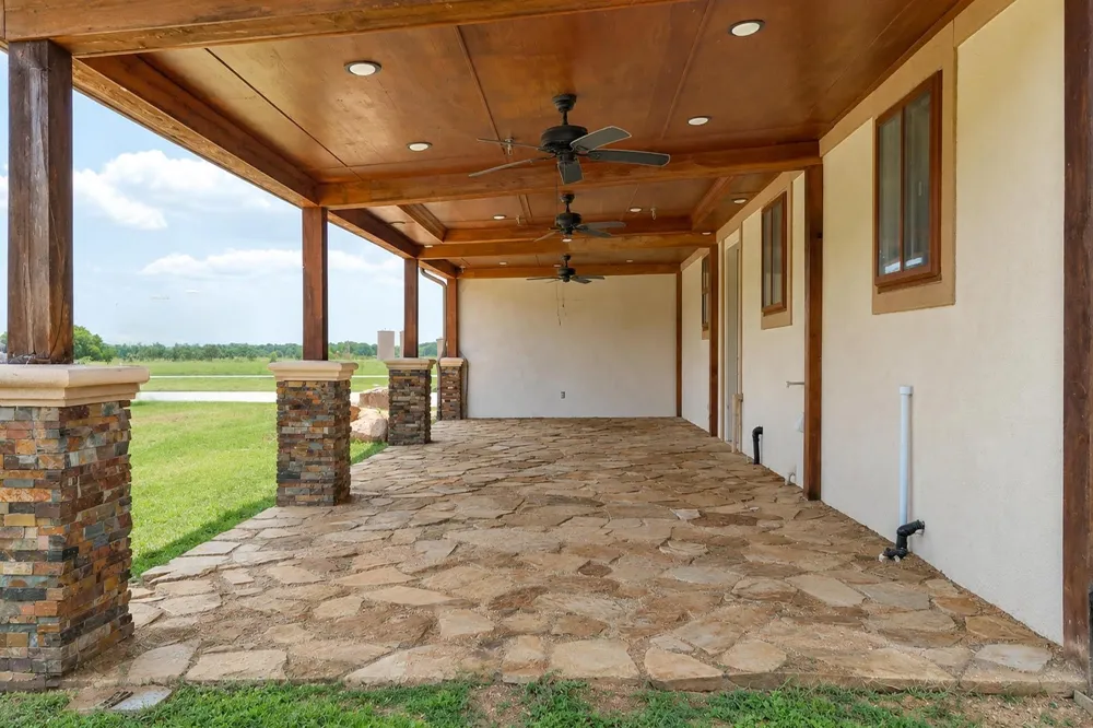 2114 Penny Lake Drive Wallis, TX 77485