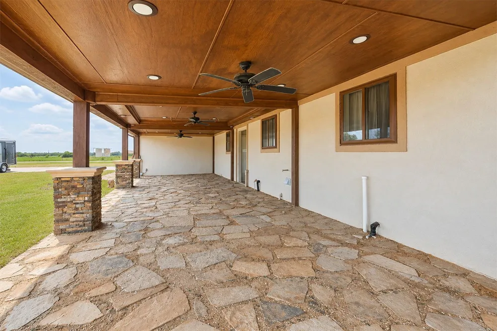 2114 Penny Lake Drive Wallis, TX 77485