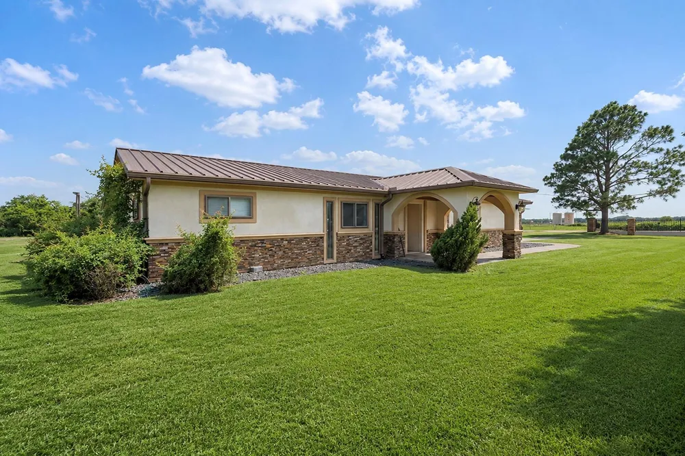 2114 Penny Lake Drive Wallis, TX 77485