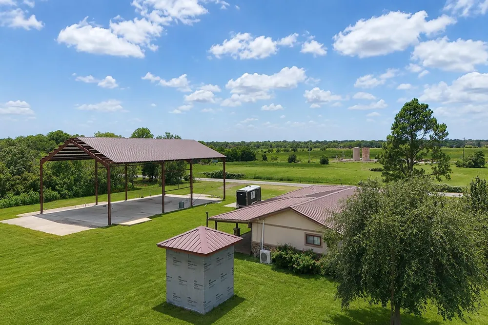 2114 Penny Lake Drive Wallis, TX 77485