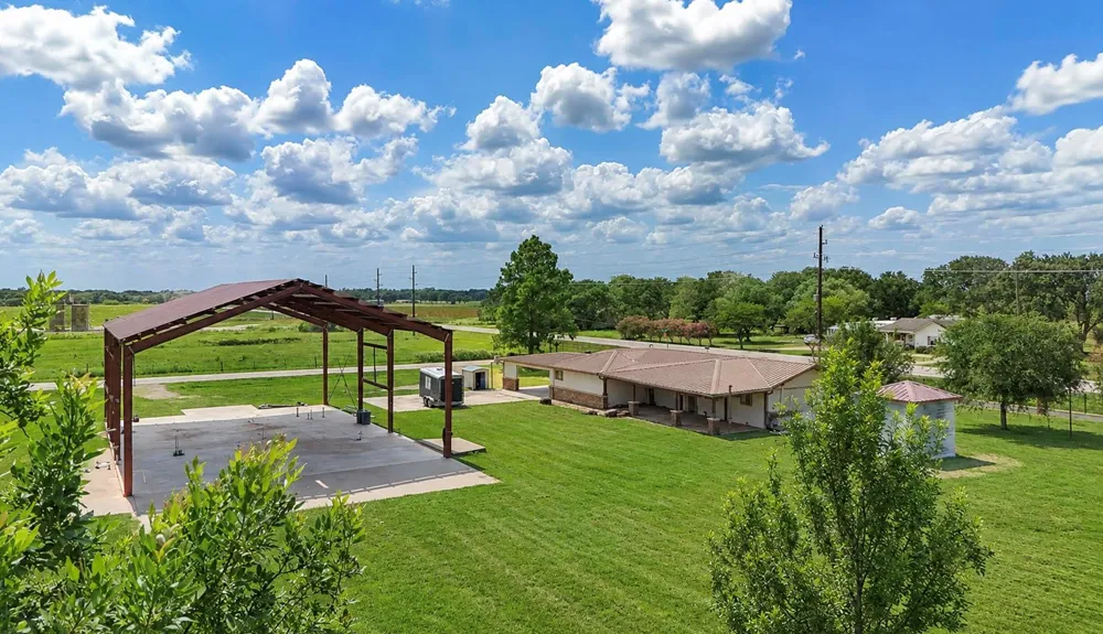 2114 Penny Lake Drive Wallis, TX 77485