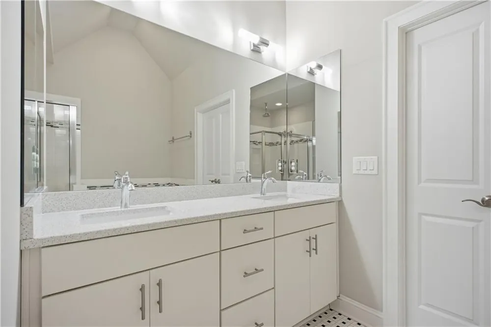 2217 Parkside Glen View #221 Duluth, GA 30097