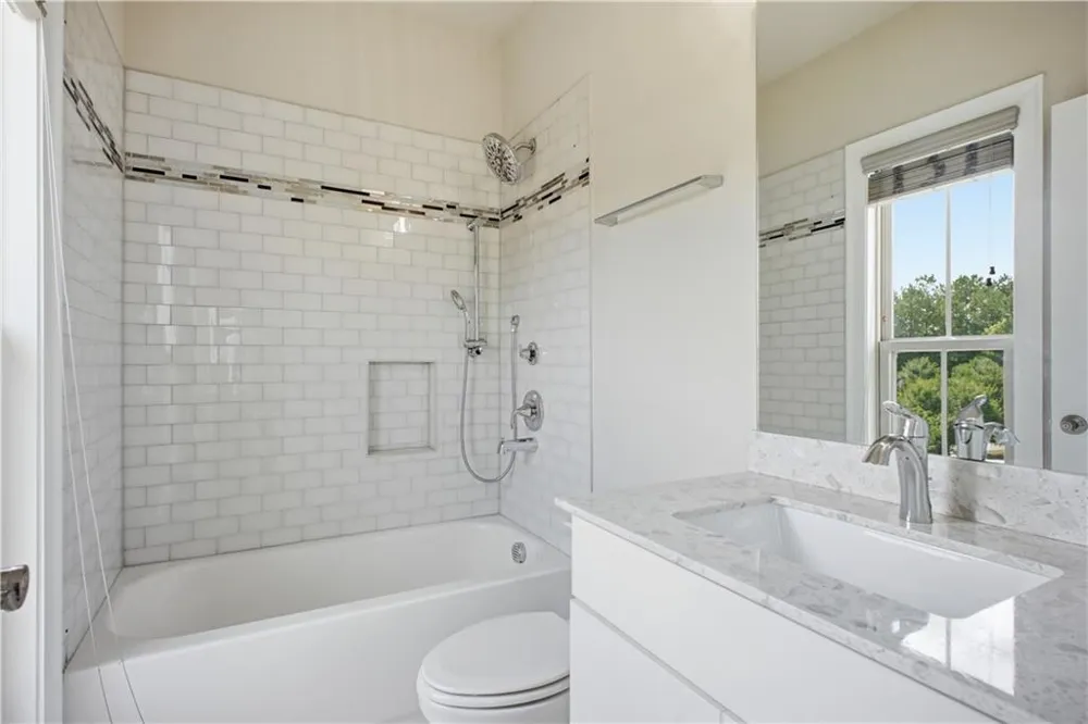 2217 Parkside Glen View #221 Duluth, GA 30097