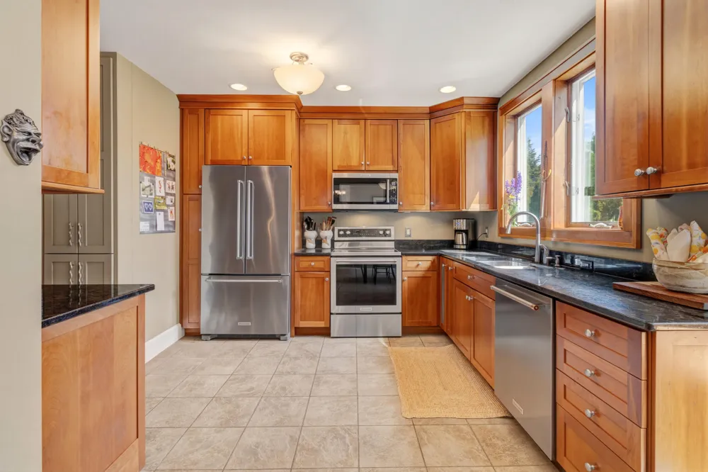 636 Ruddiman Drive North Muskegon City, MI 49445