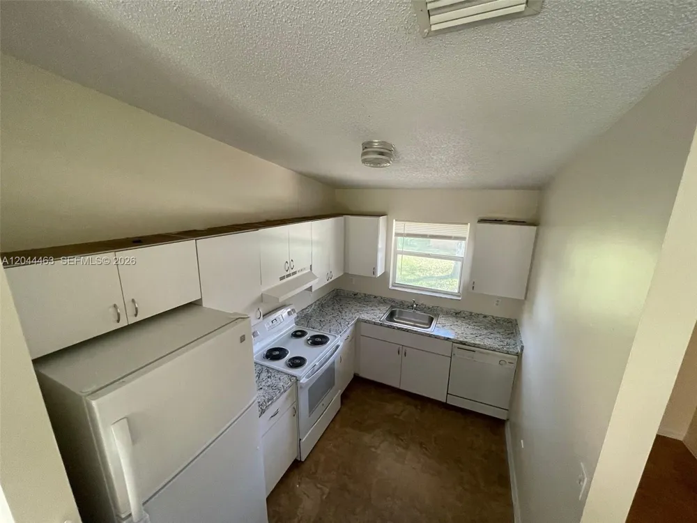 6031 SW 36th Ct #REAR Davie, FL 33314