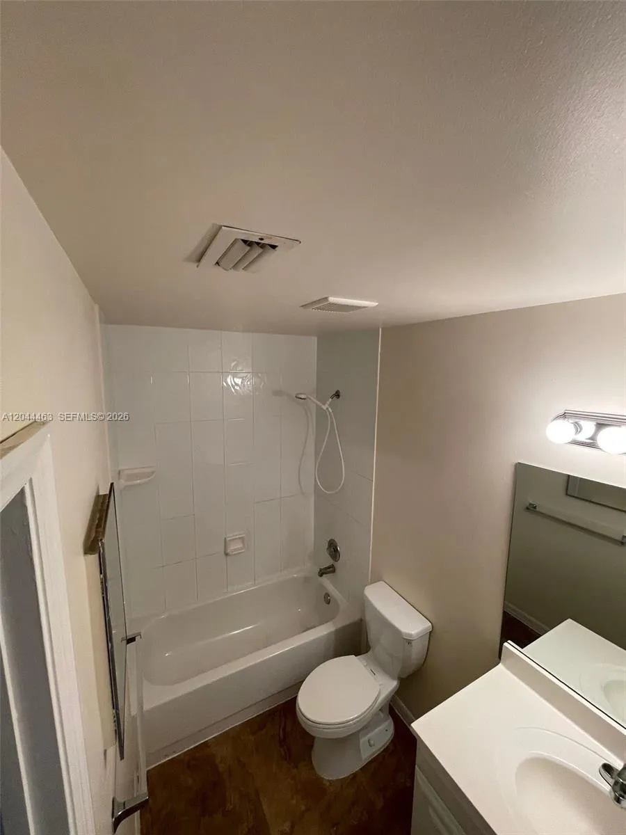 6031 SW 36th Ct #REAR Davie, FL 33314