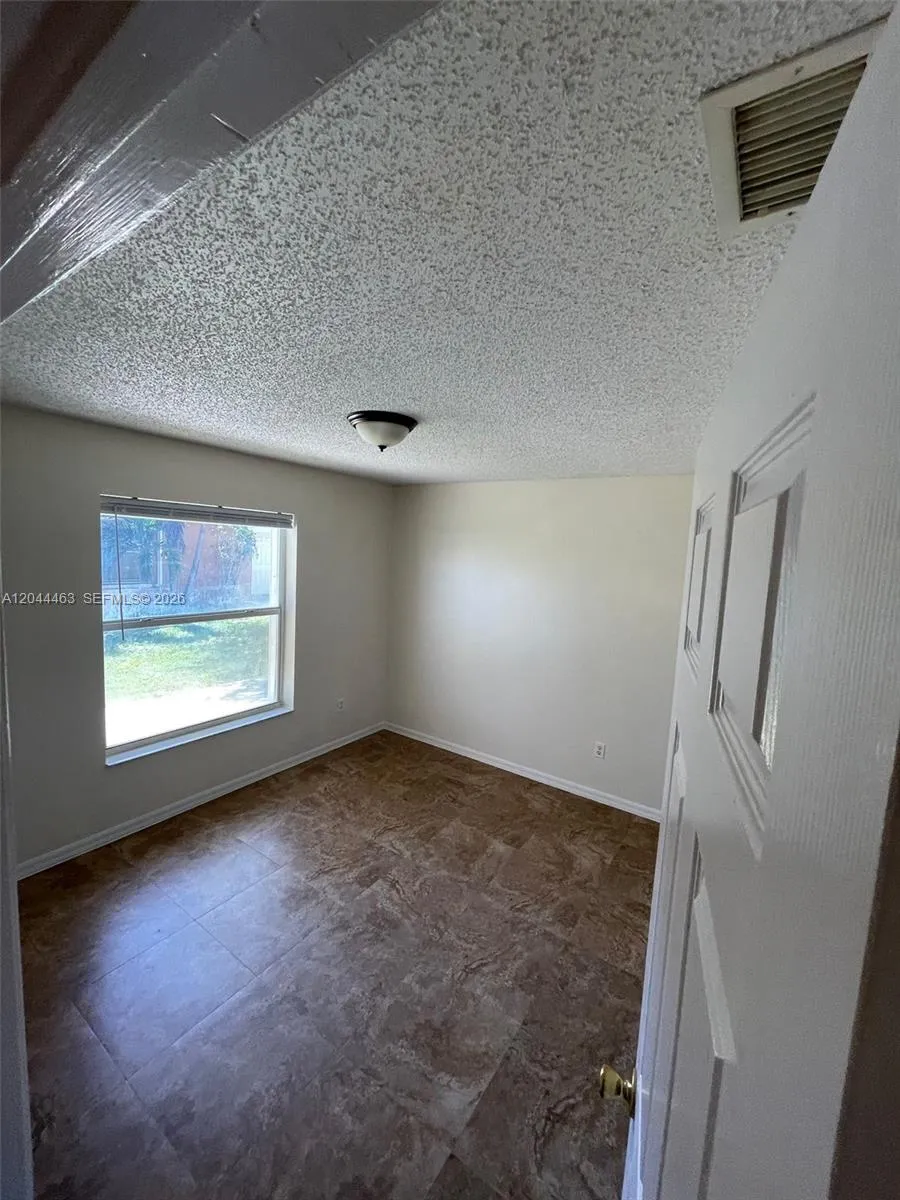 6031 SW 36th Ct #REAR Davie, FL 33314