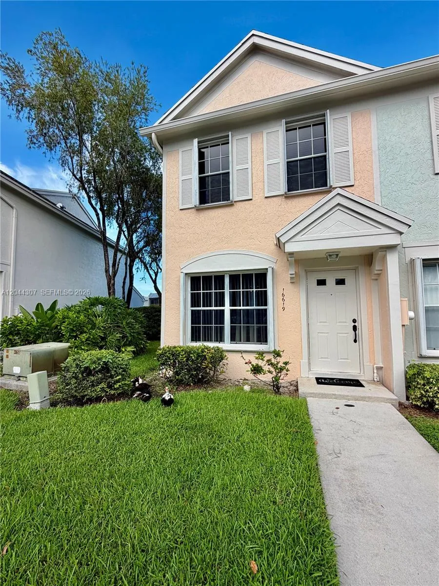 16619 Hemingway Dr Weston, FL 33326