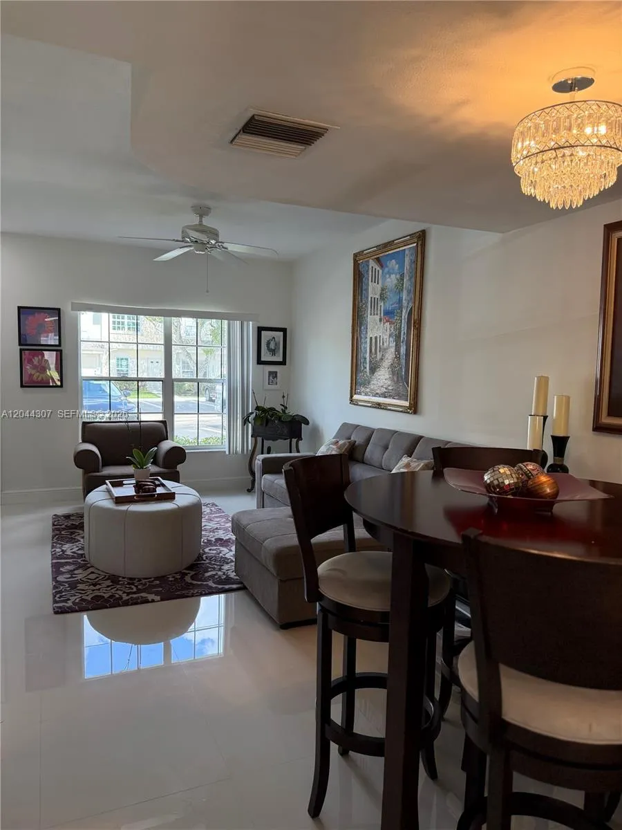 16619 Hemingway Dr Weston, FL 33326