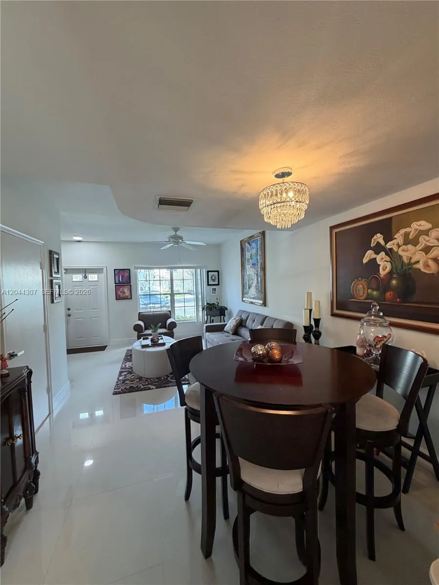16619 Hemingway Dr Weston, FL 33326