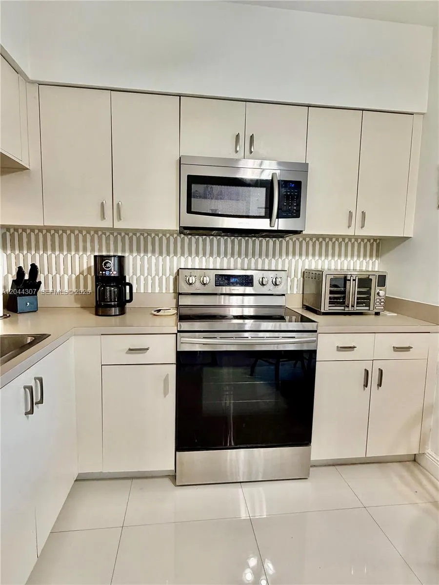 16619 Hemingway Dr Weston, FL 33326