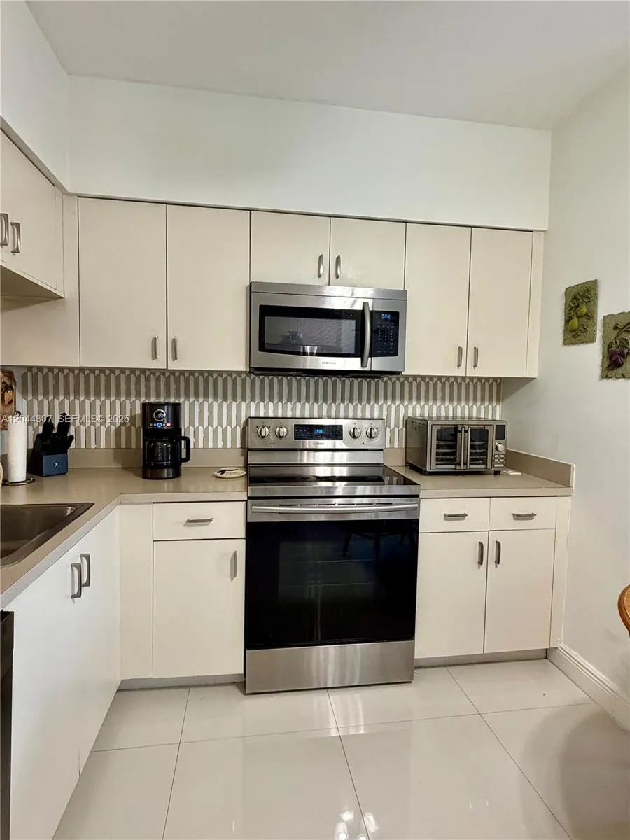 16619 Hemingway Dr Weston, FL 33326