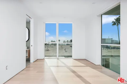 1136 La Cienega Boulevard #201