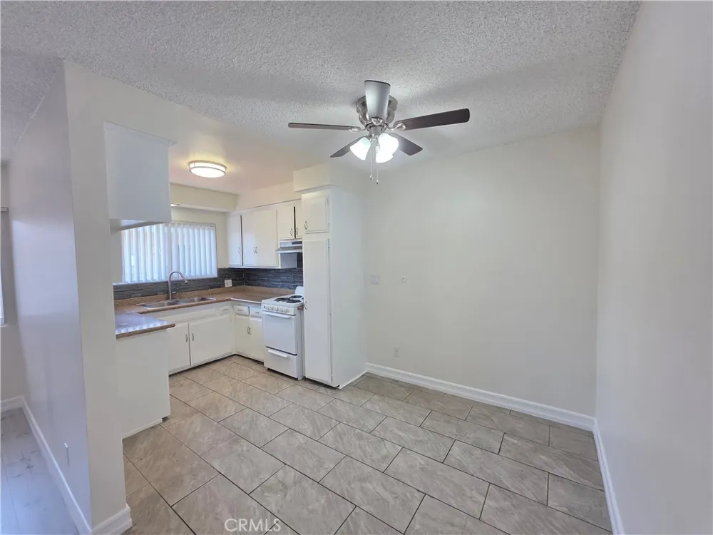 15436 Vanowen #9 Van Nuys, CA 91406