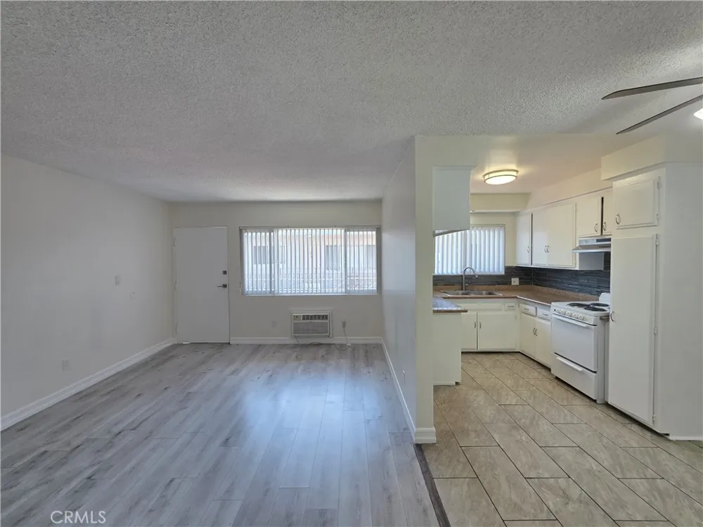 15436 Vanowen #9 Van Nuys, CA 91406