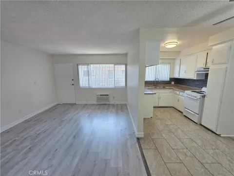 15436 Vanowen #9